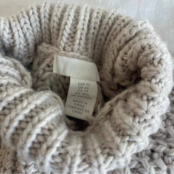 H&M Cream Chunky Knit Turtleneck Sweater - Picture 2 of 4